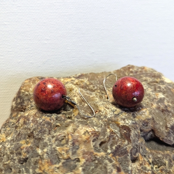 Red bead earrings with silver hooks - Picture 2 of 8
